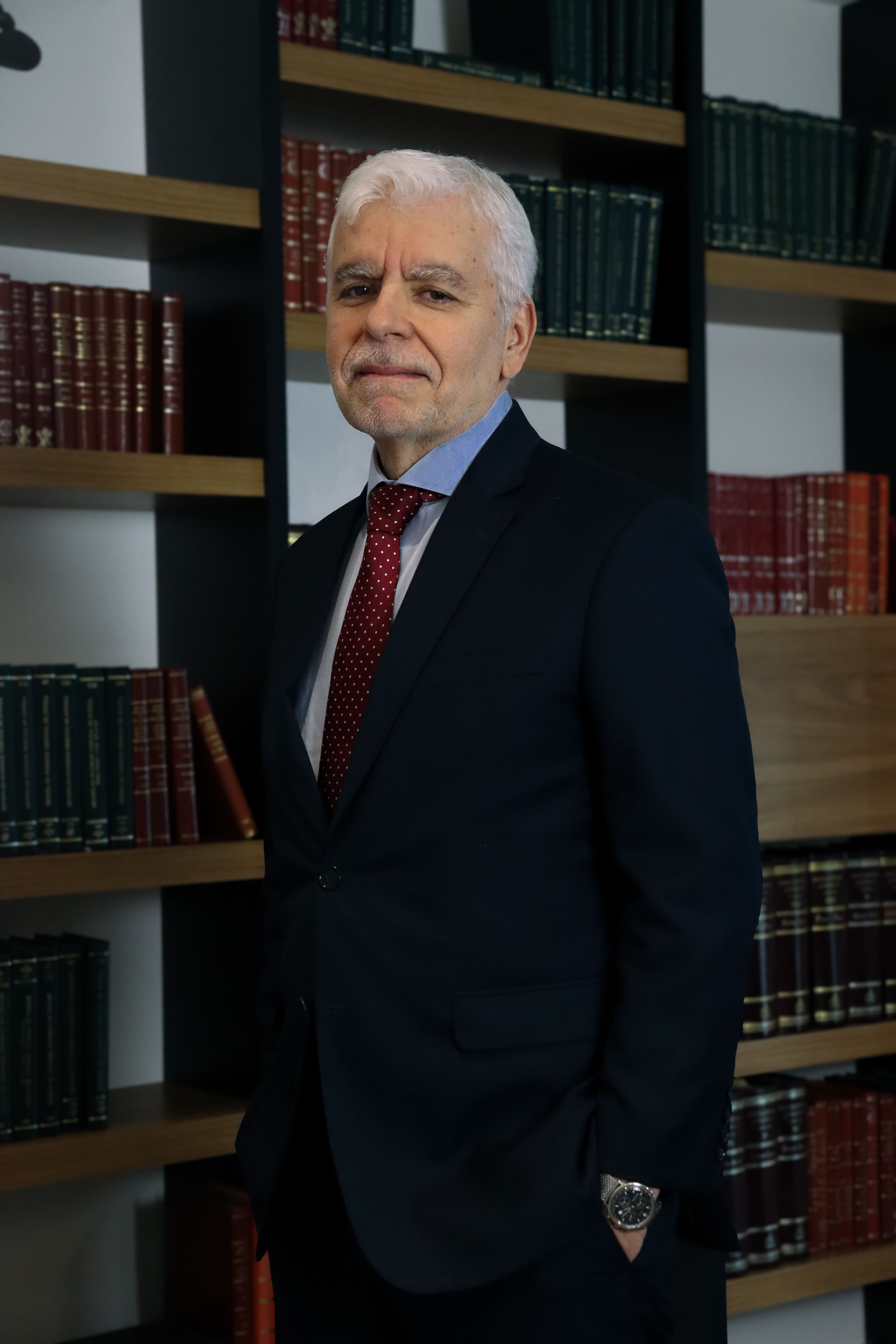 Dr. Fernando Vila Pouca