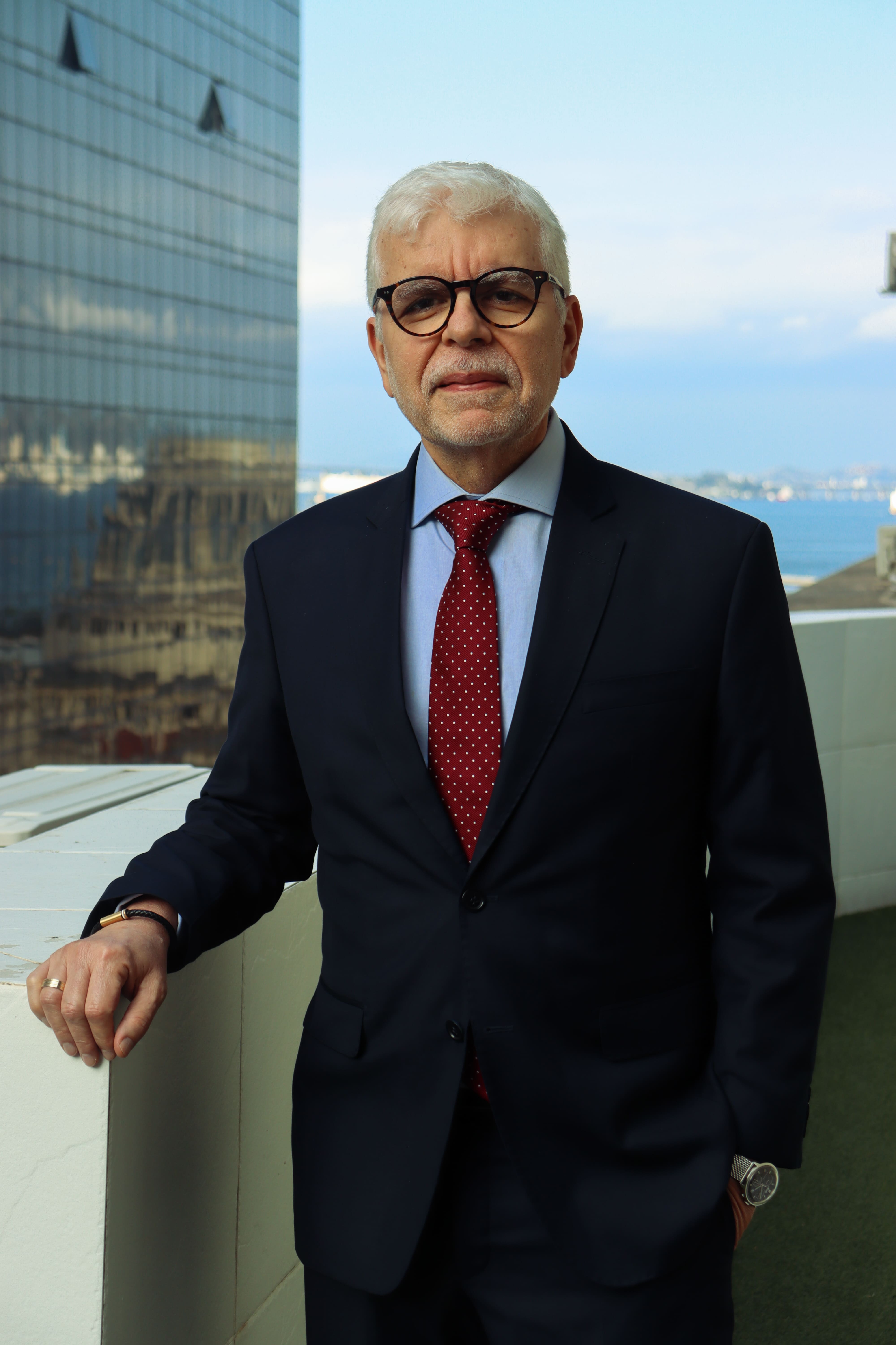 Dr. Fernando Vila Pouca